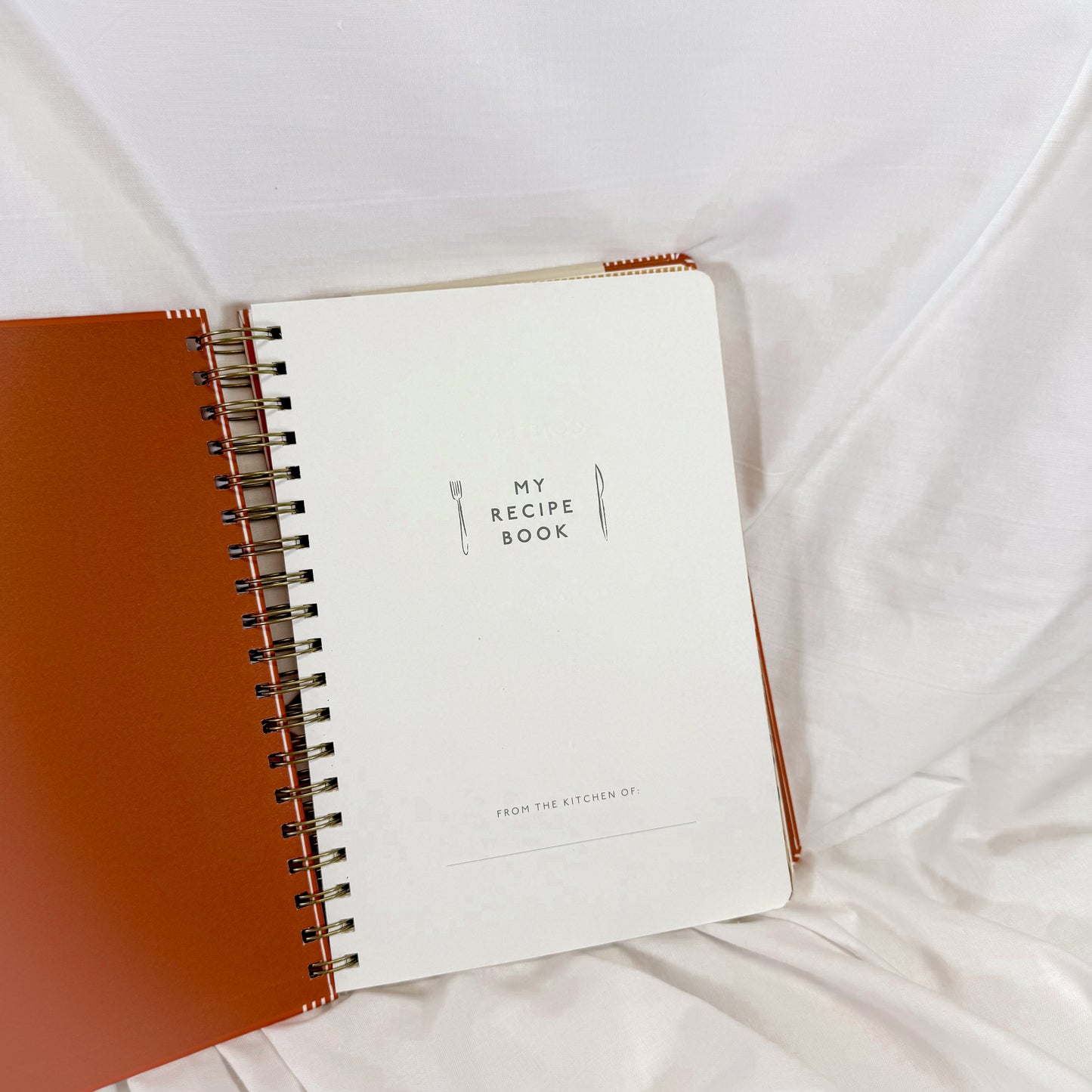 Papier Eat Well recipe book for organizing breakfast, lunch, dinner, and dessert ideas