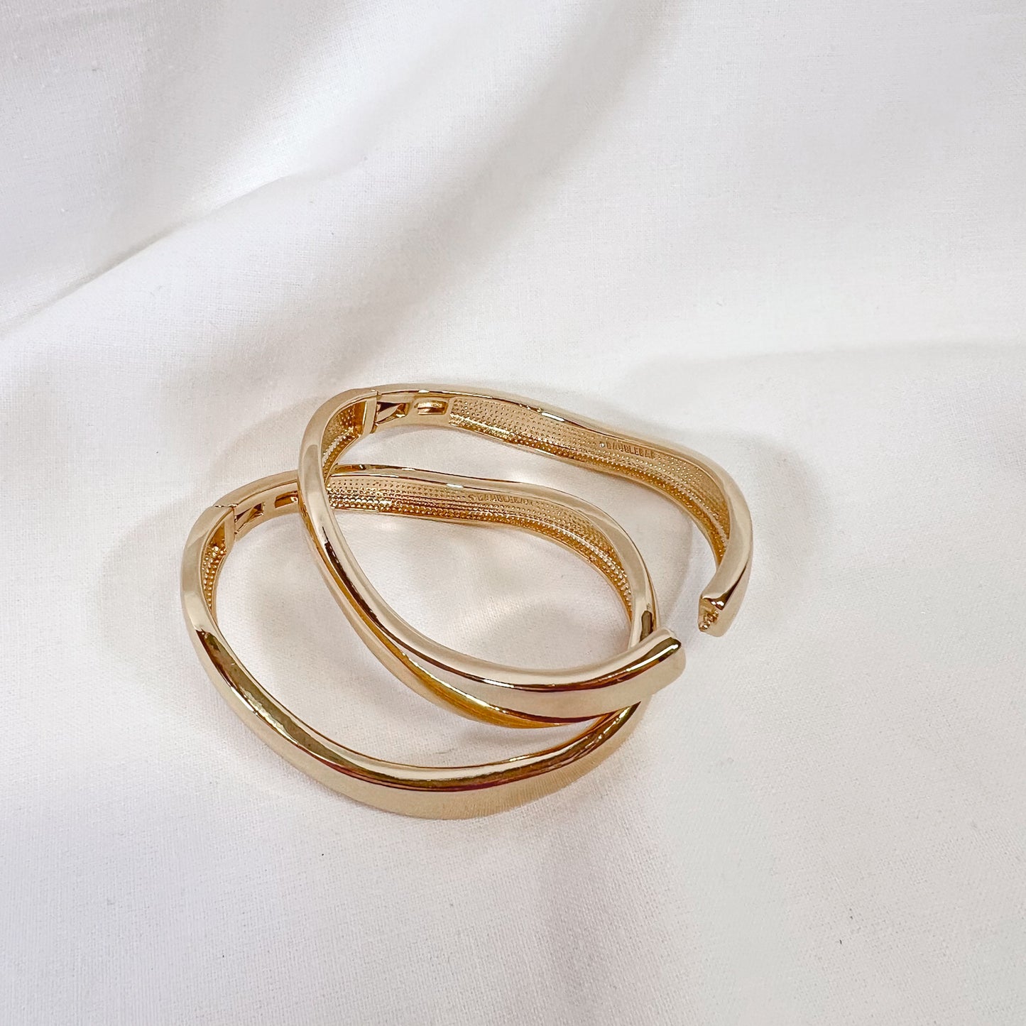 Wavy Gold Bangle Bracelet Set