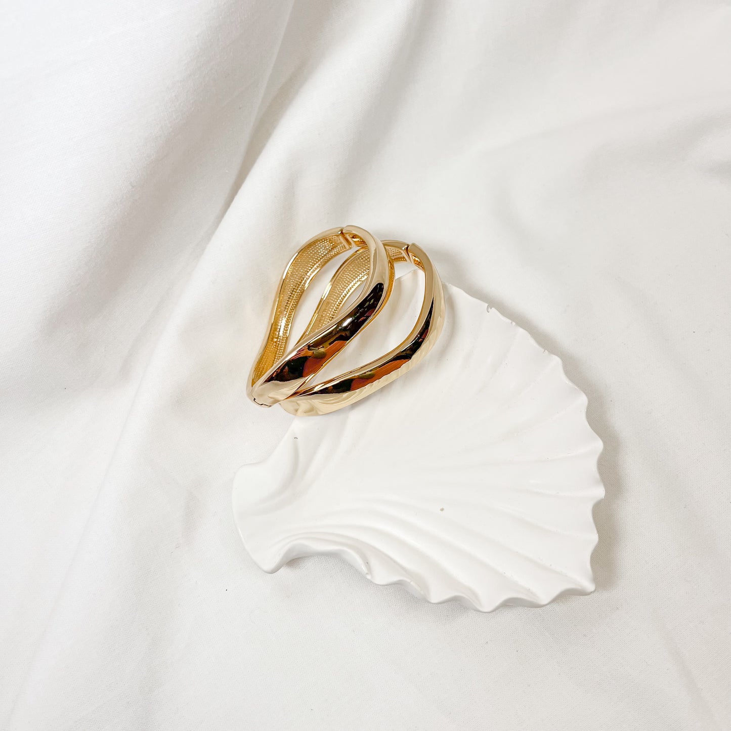Wavy Gold Bangle Bracelet Set