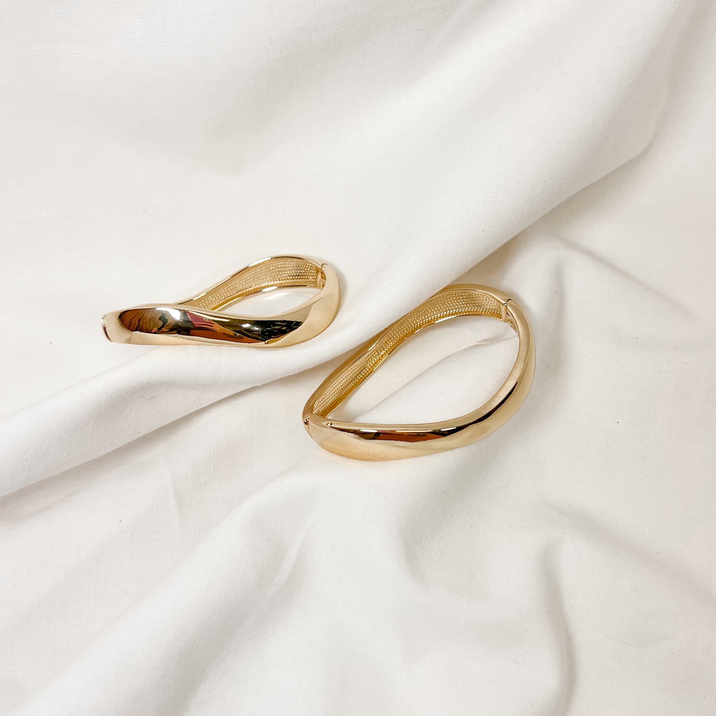 Wavy Gold Bangle Bracelet Set