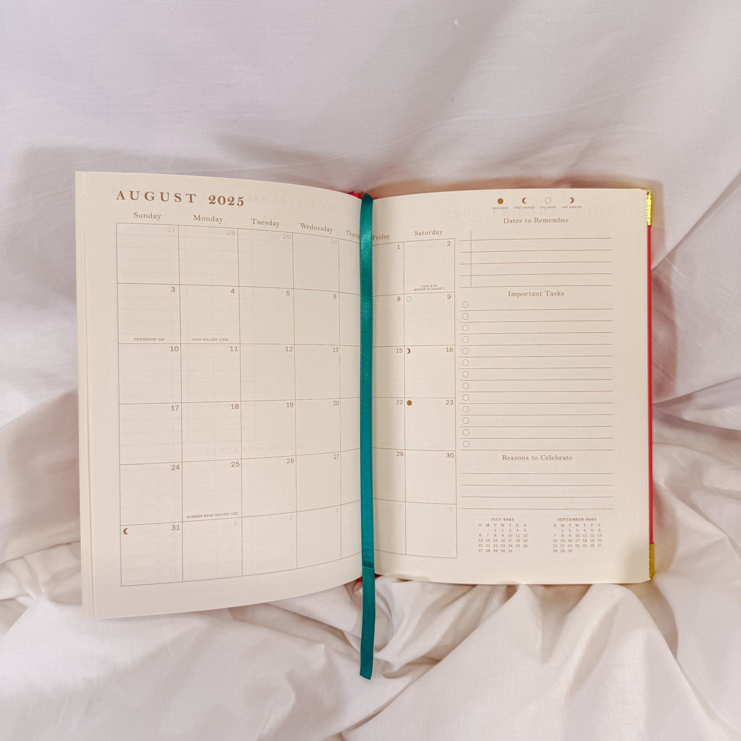 Embossed Tulip Weekly Planner 2025/2026