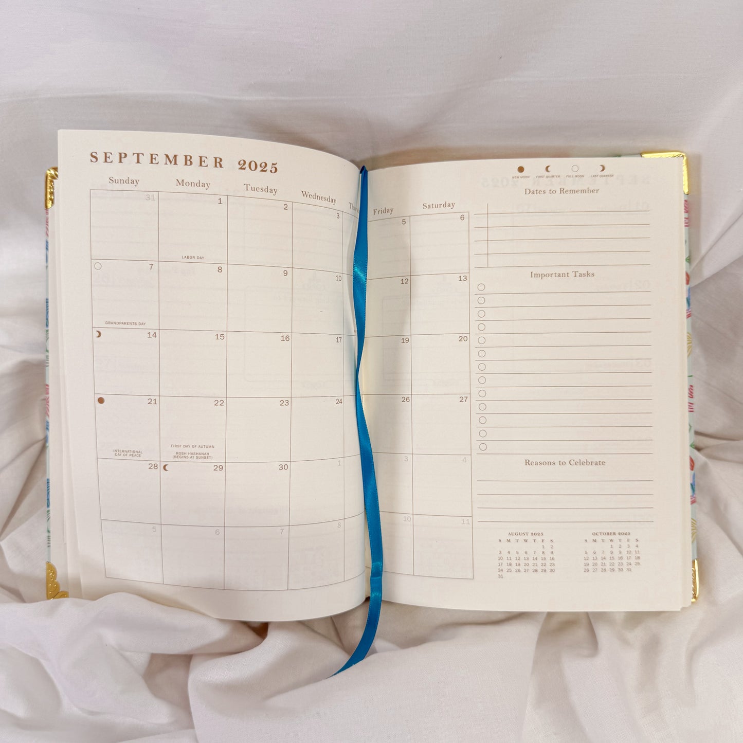 Birds & Bows Weekly Planner 2025/2026
