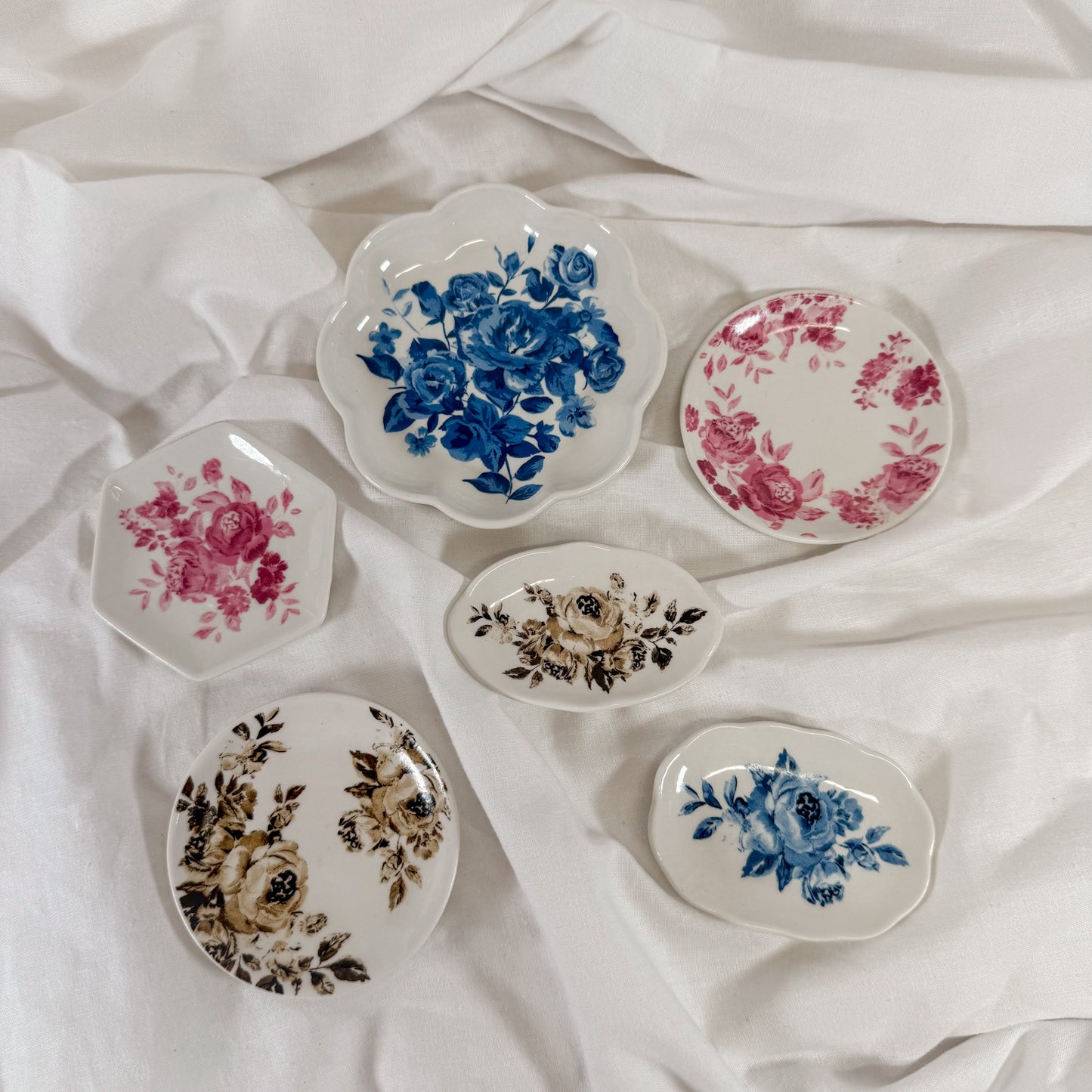 Ceramic Vintage Floral Magnet