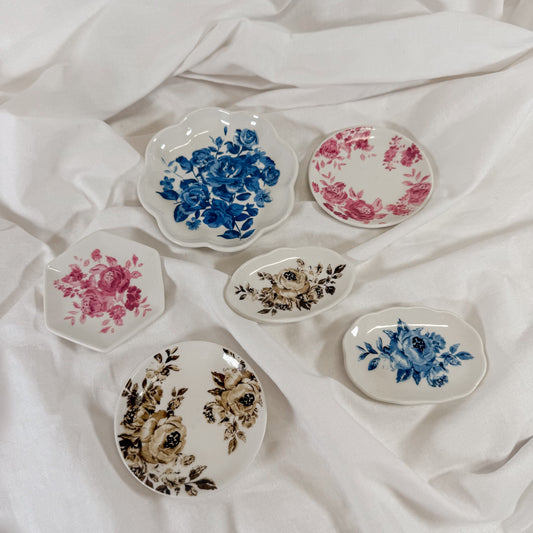 Ceramic Vintage Floral Magnet