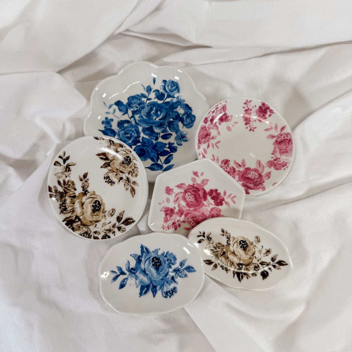 Ceramic Vintage Floral Magnet