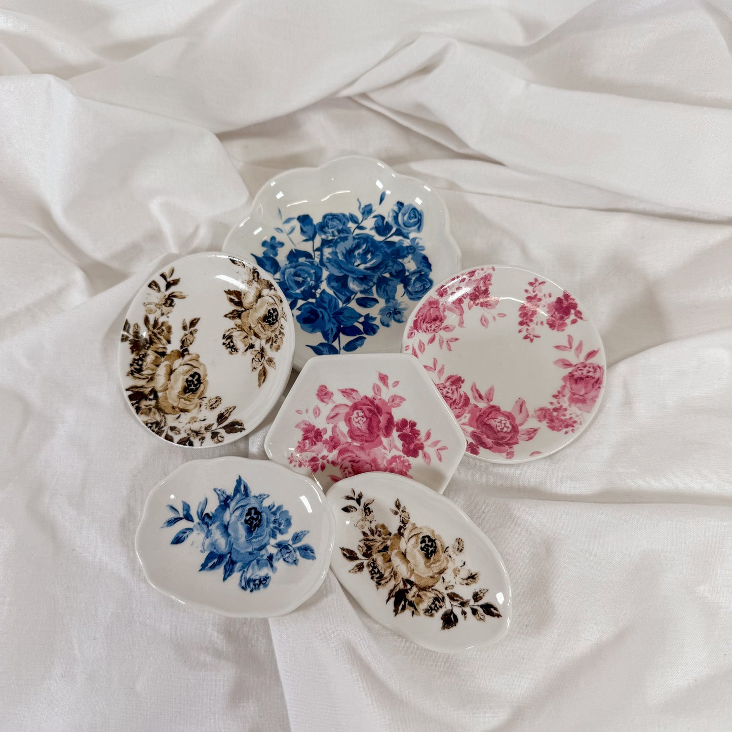 Ceramic Vintage Floral Magnet