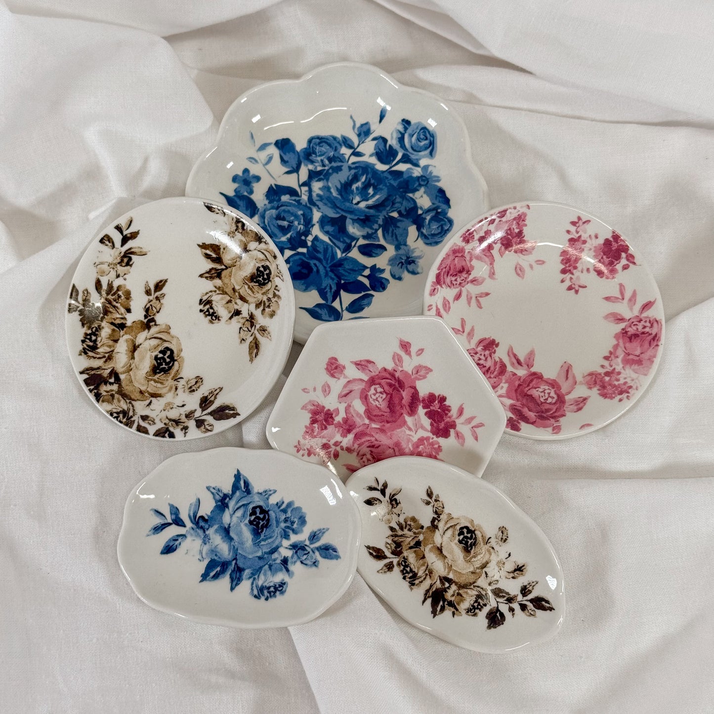 Ceramic Vintage Floral Magnet