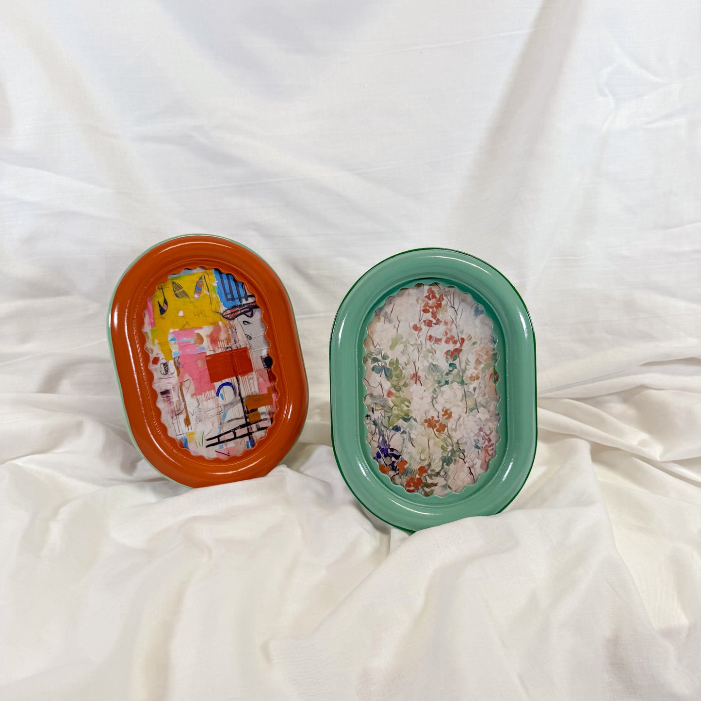 Scalloped Oval Picture Frame