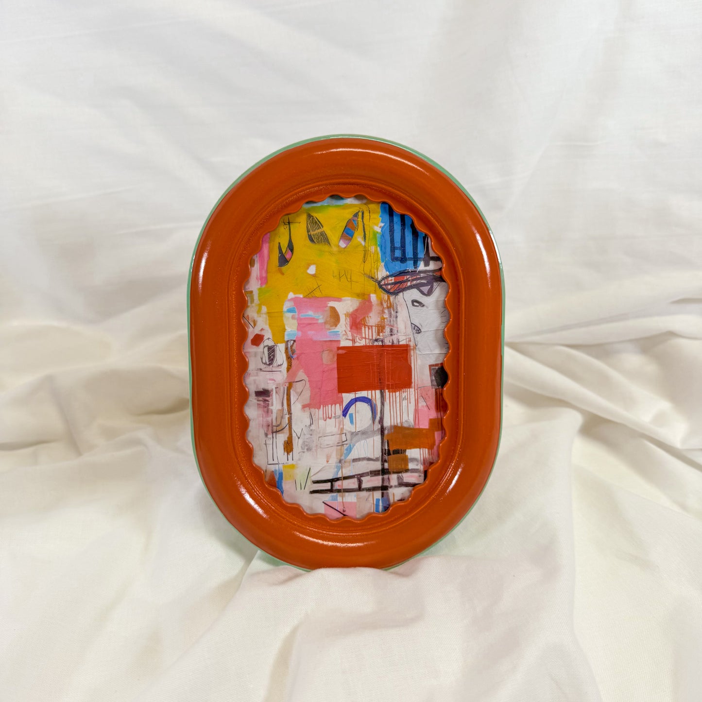 Scalloped Oval Picture Frame