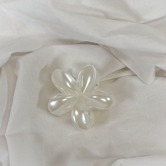 Pearl Flower Claw Hair Clip