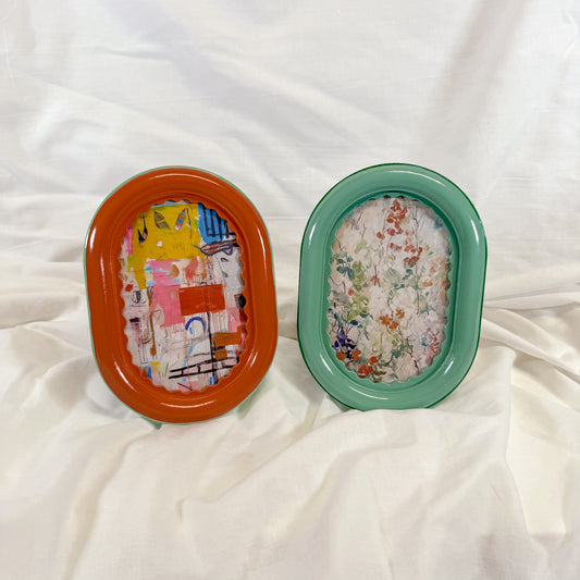 Scalloped Oval Picture Frame