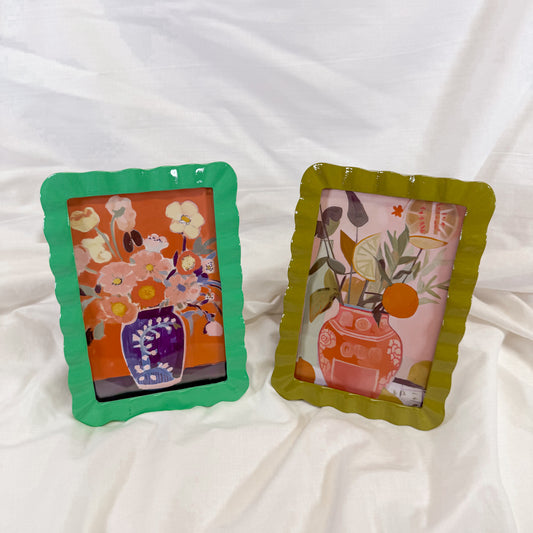 Resin Ruffle Picture Frame