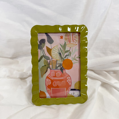Resin Ruffle Picture Frame