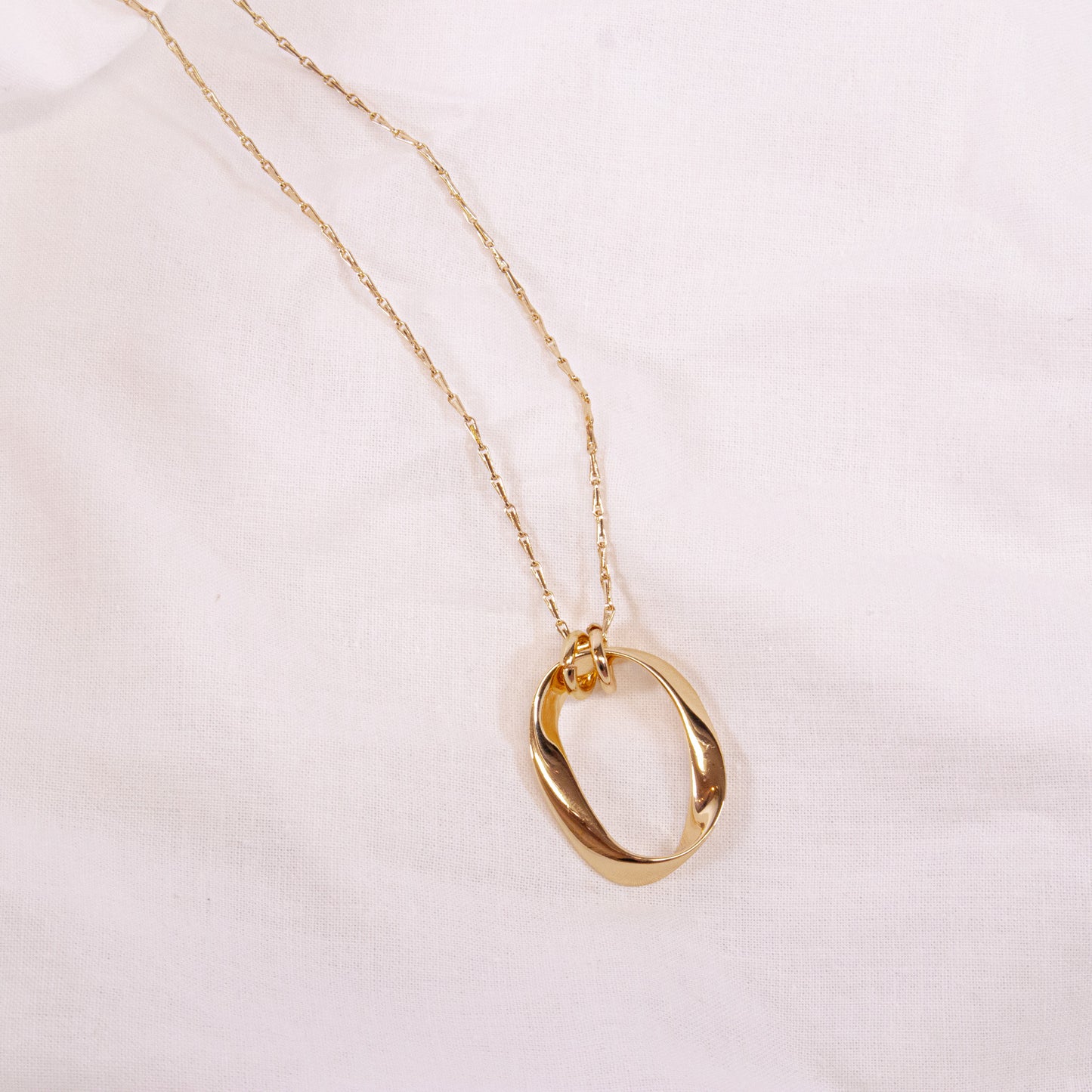 Oval Twist Pendant Necklace