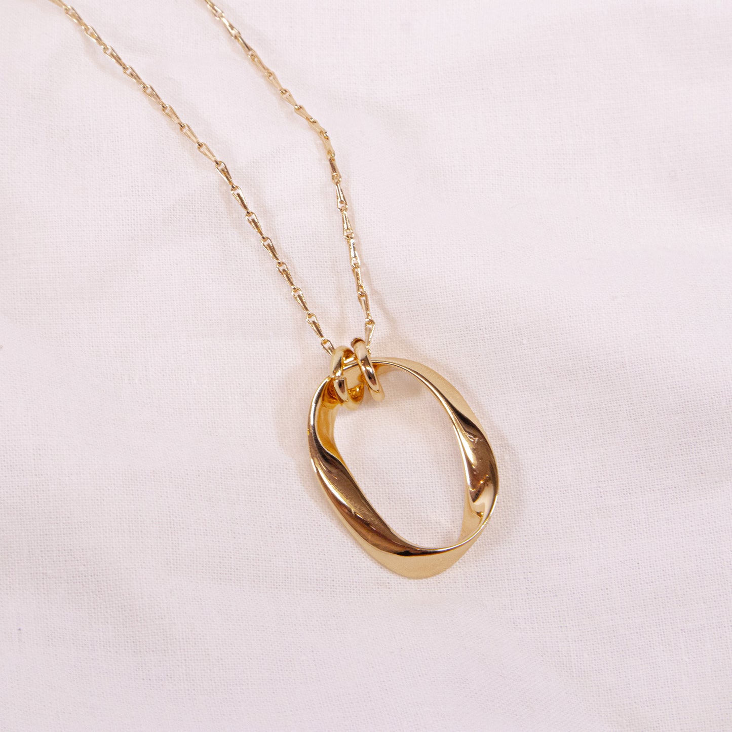 Oval Twist Pendant Necklace